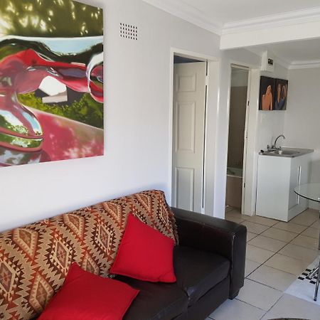 Готель Mi Casa Su Casa Randburg Екстер'єр фото