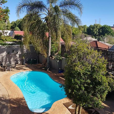 Готель Mi Casa Su Casa Randburg Екстер'єр фото