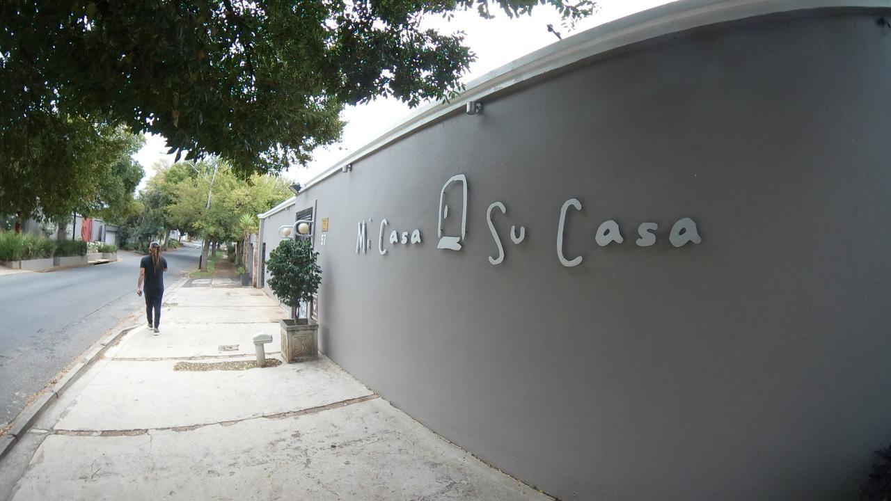 Готель Mi Casa Su Casa Randburg Екстер'єр фото