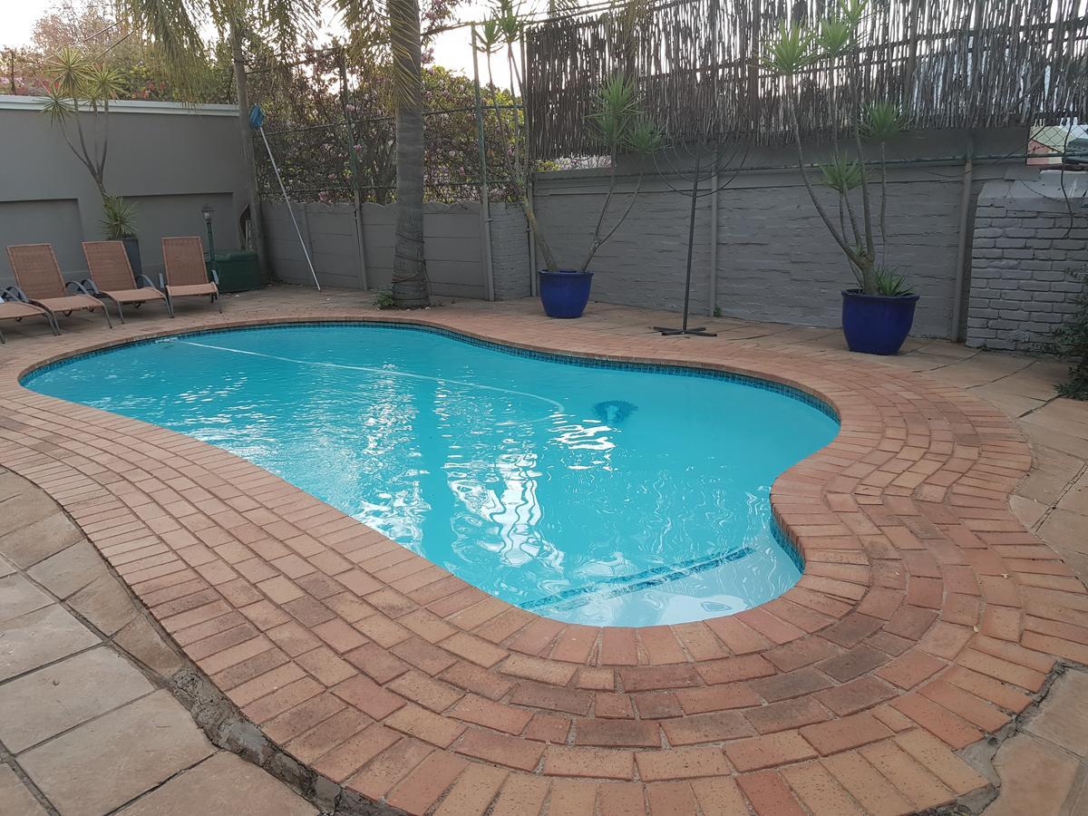 Готель Mi Casa Su Casa Randburg Екстер'єр фото