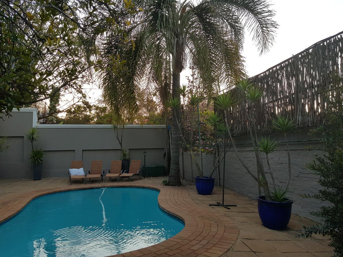 Готель Mi Casa Su Casa Randburg Екстер'єр фото