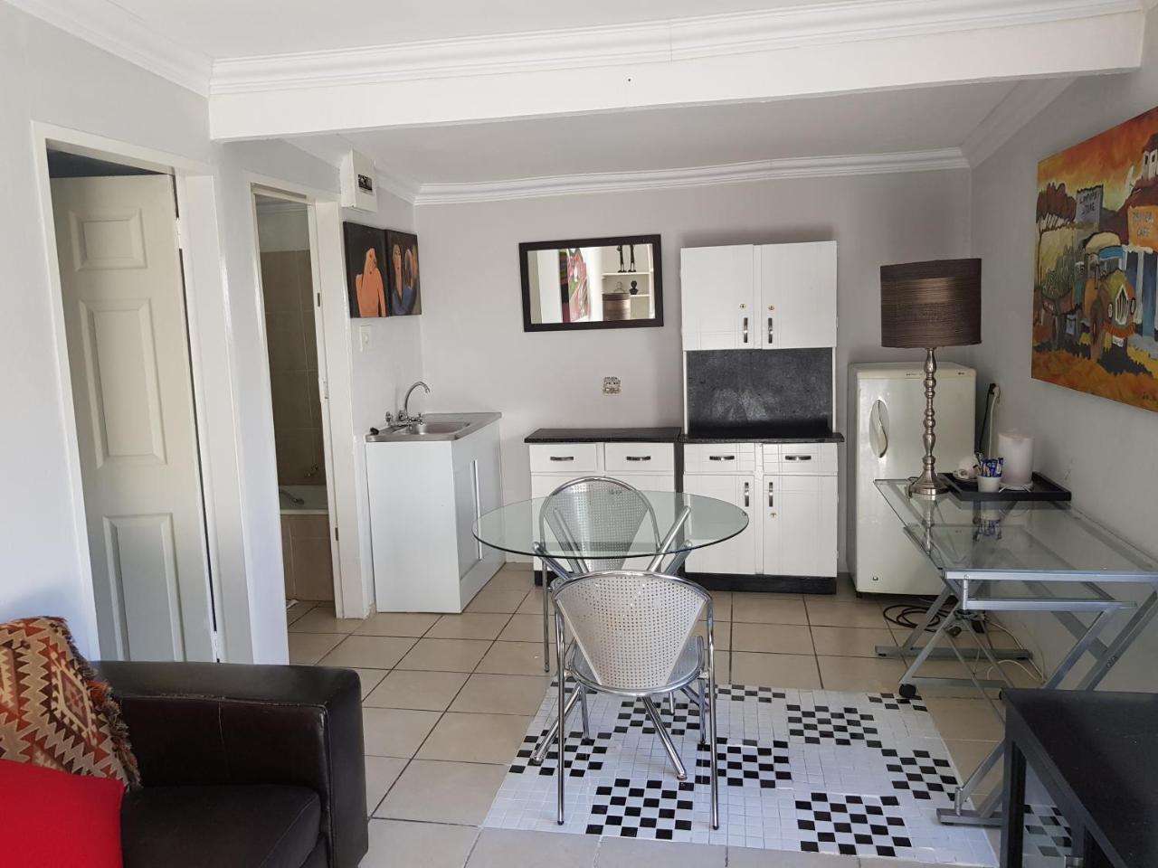 Готель Mi Casa Su Casa Randburg Екстер'єр фото